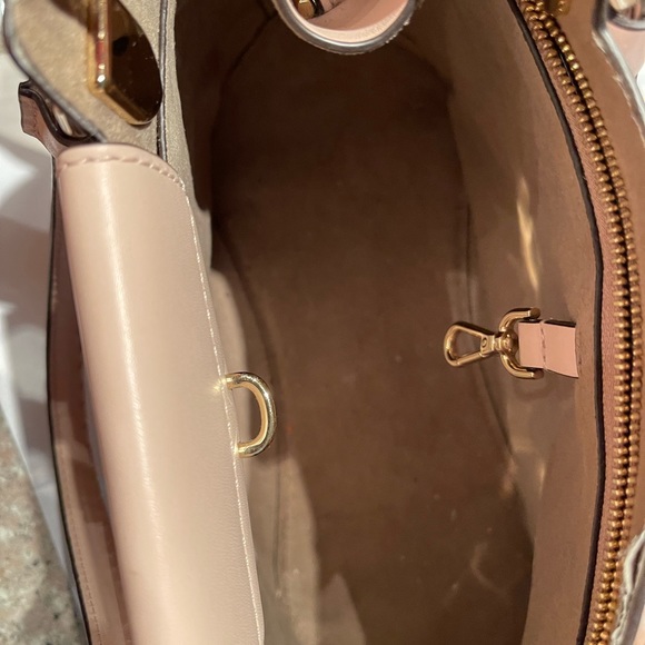 Michael Kors purse and matching wallet in pale pink - Picture 6 of 9